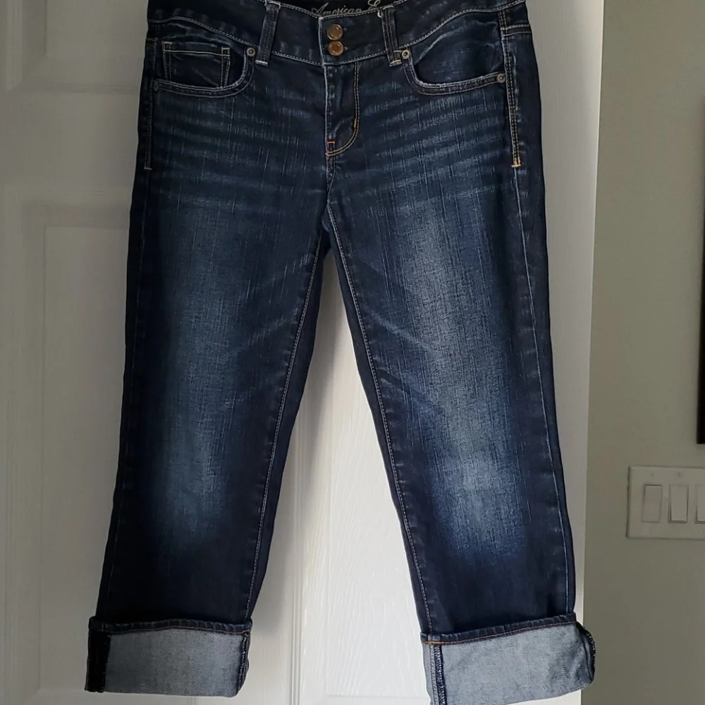 EUC AMERICAN EAGLE ARTIST CROP DENIM JEANS SIZE 4